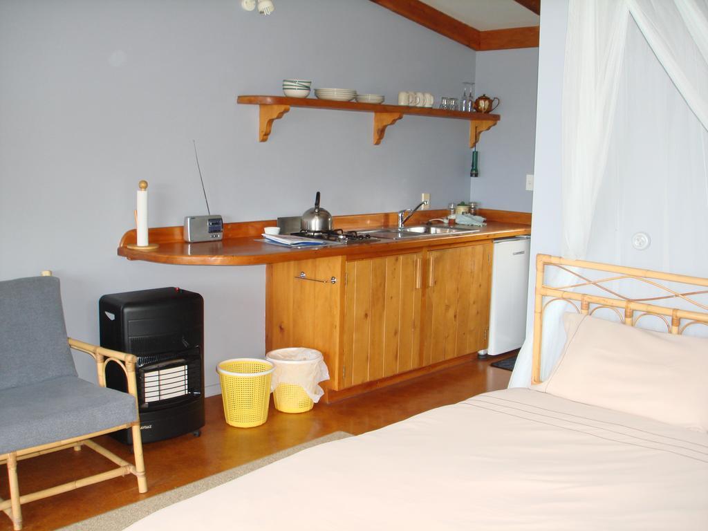 Manuka Lodge Tryphena Eksteriør billede