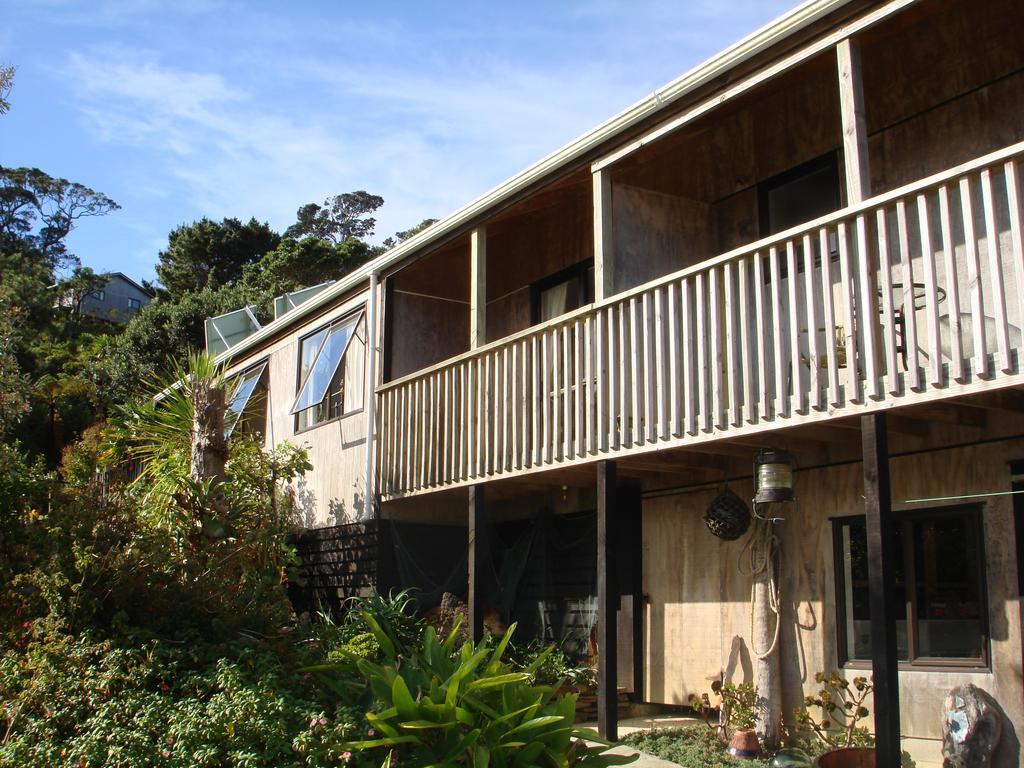 Manuka Lodge Tryphena Eksteriør billede